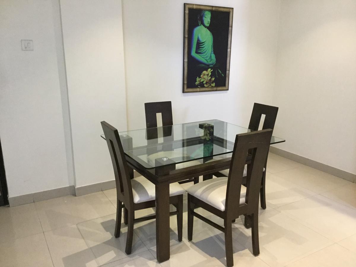 Arista Service Apartments Мумбаи Экстерьер фото